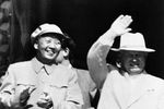 Мао Цзэ Дун и Никита Хрущев на праздновании 10-летия КНР