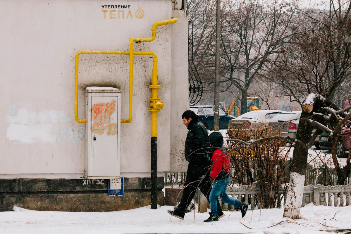 Газовая труба на жилом доме в Харькове