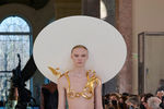 Показ Schiaparelli Haute Couture весна-лето 2022 в Париже