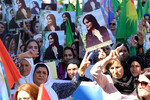 Курдские женщины на акции протеста в Сирии, 26 сентября 2022 года