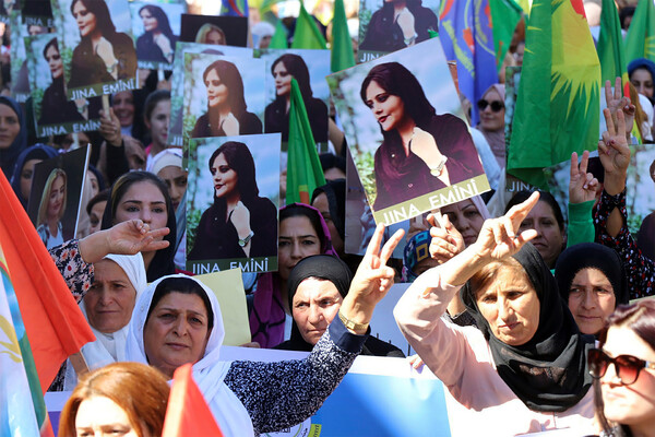 Курдские женщины на&nbsp;акции протеста в&nbsp;Сирии, 26&nbsp;сентября 2022&nbsp;года