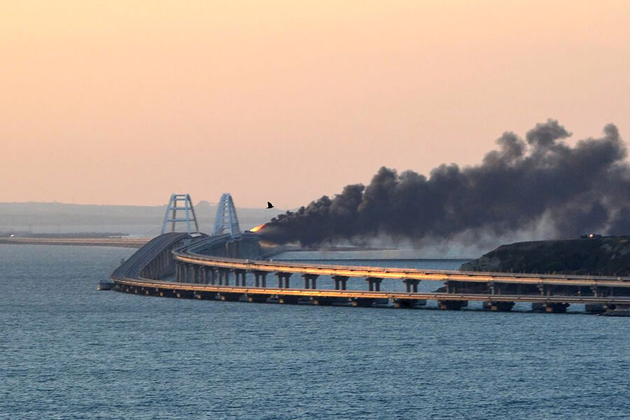 Пожар на&nbsp;одном из&nbsp;участков Крымского моста, 8&nbsp;октября 2022&nbsp;года