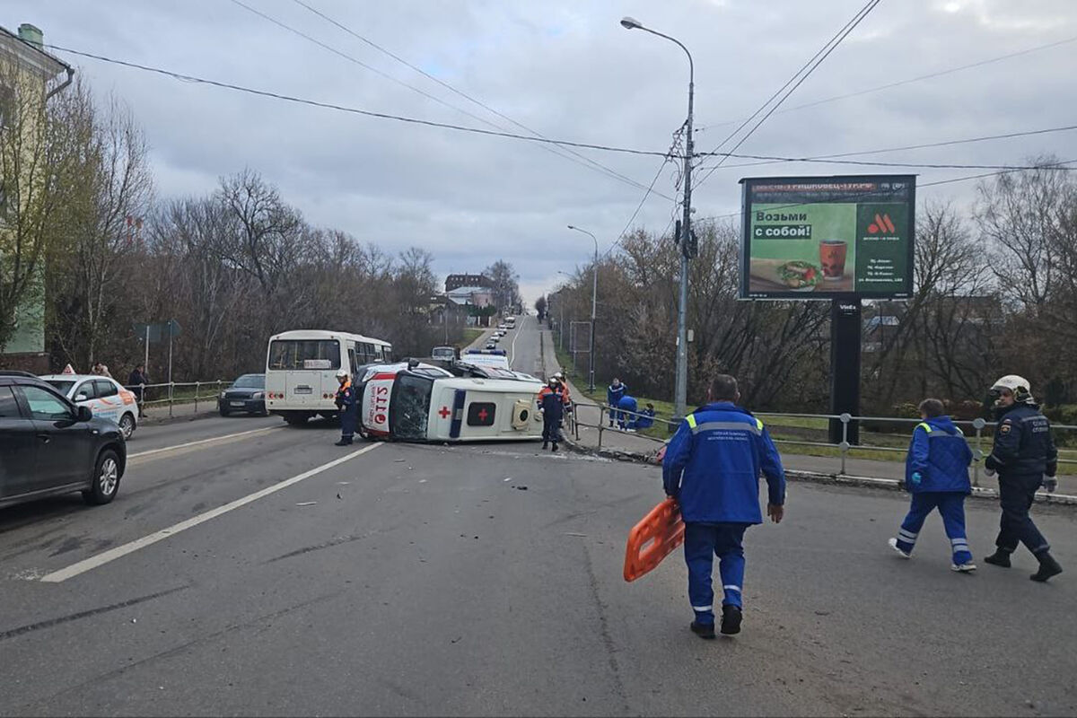 В Серпухове скорая помощь опрокинулась при ДТП, пострадали четыре человека  - Газета.Ru | Новости