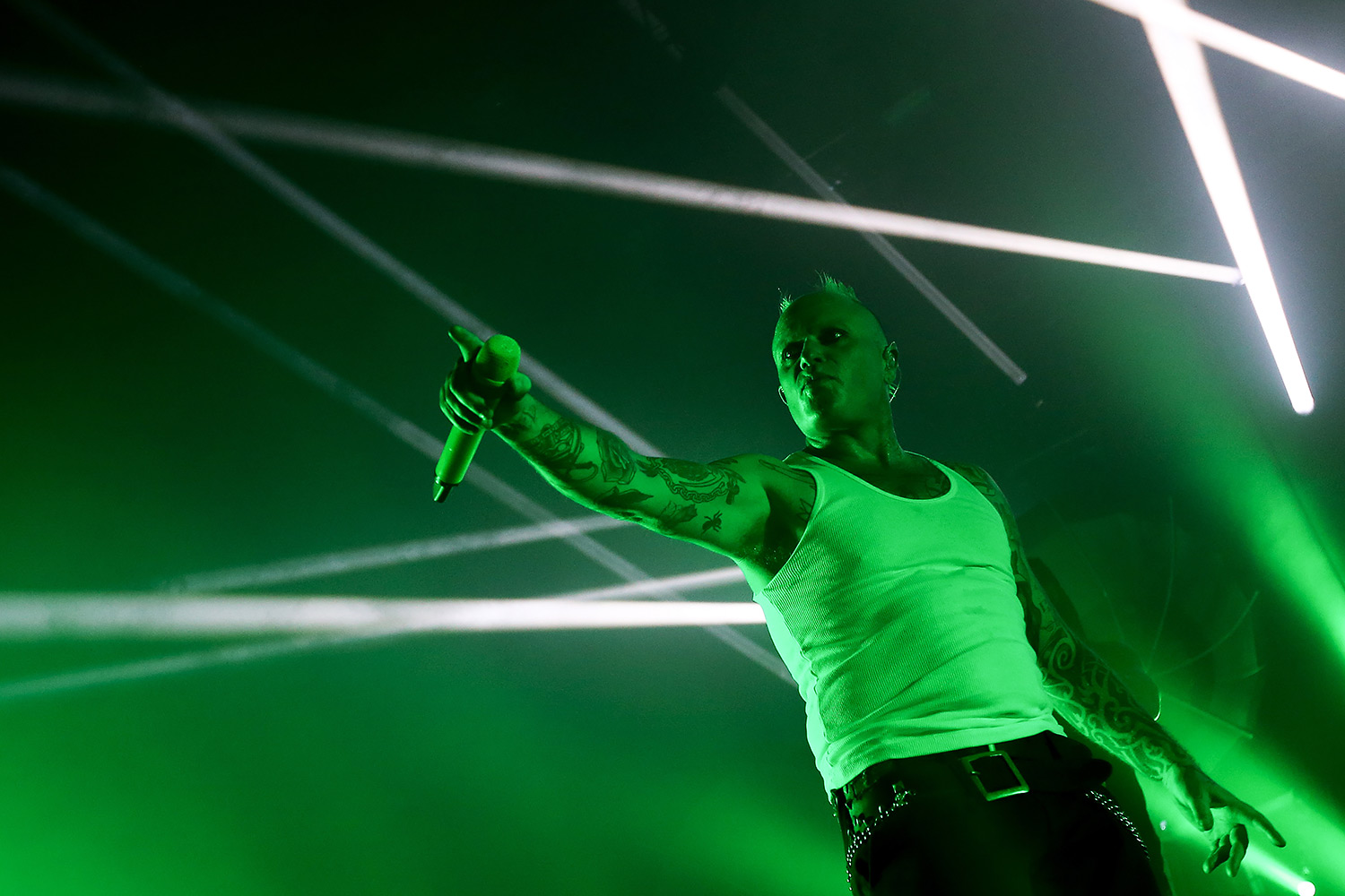 Вокалист The Prodigy Кит Флинт во время выступления в клубе Stadium Live в Москве