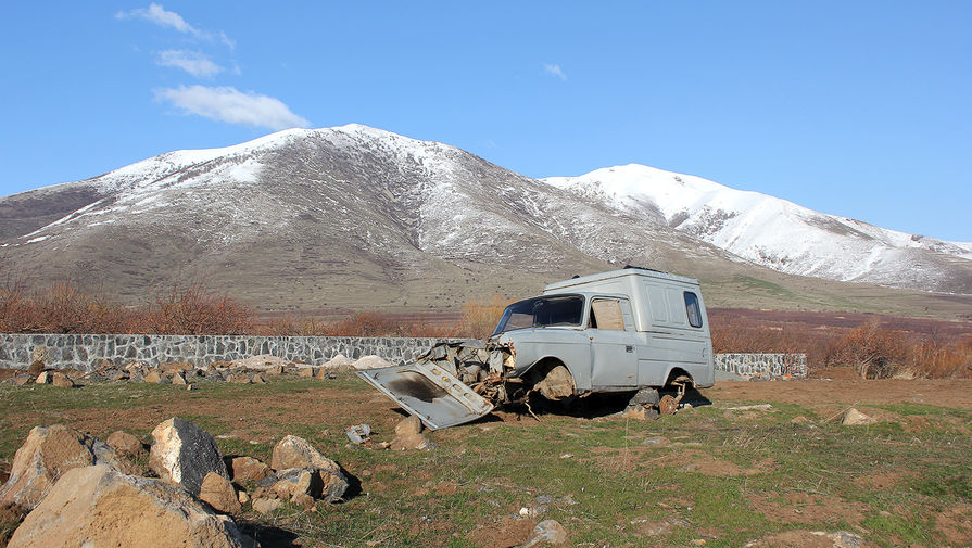 Иж-2715 &mdash; по-прежнему очень популярный советский автомобиль в&nbsp;сельской местности Армении. Тут его называют «Будка-москвич», в&nbsp;объявлениях о&nbsp;продаже часто встречается вариант «Бутка-масквич».