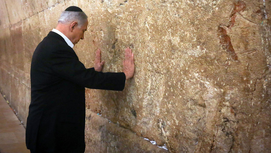 Премьер-министр Израиля Биньямин Нетаньяху у&nbsp;Стены Плача в&nbsp;Иерусалиме, 2015&nbsp;год 