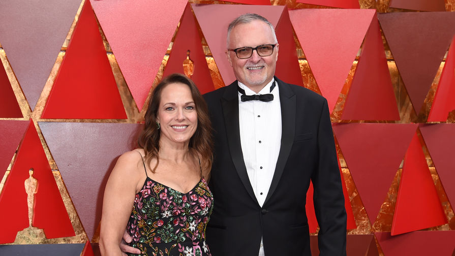 Киномонтажер Ли Смит с супругой Кимберли перед церемонией вручения кинопремии «Оскар» в Лос-Анджелесе, 4 марта 2018 года