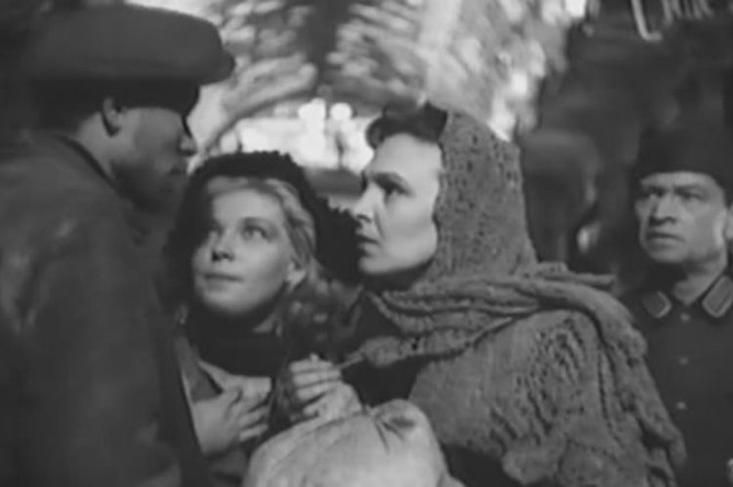 Кадр из фильма «Человек №217» (1945). Режиссер Михаил Ромм. Большая Международная премия Ассоциации авторов фильмов за лучшую режиссуру - Международный кинофестиваль в Канне (1946)