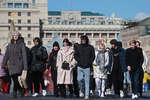 Люди на прогулке в центре города, 15 марта 2022 года