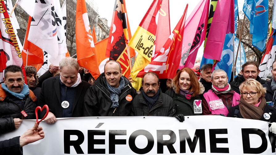 Во Франции продолжаются забастовки против новой пенсионной реформы