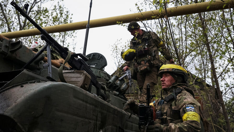 РВ: украинские военные начали отступать в руины частного сектора в Марьинке