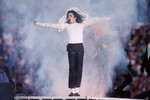 Майкл Джексон выступает на шоу во время перерыва Супербоула XXVII, Калифорния, 1993 год