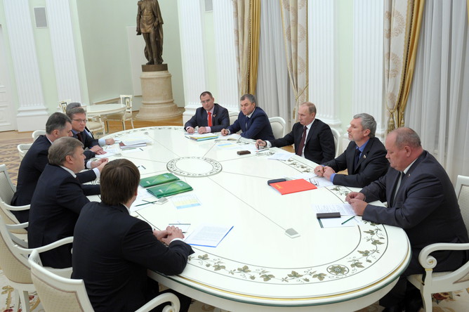Владимир Путин на встрече с руководителями непарламентских партий в Кремле