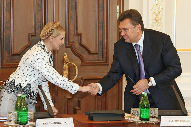 Юлия Тимошенко и Виктор Янукович. 2006 год