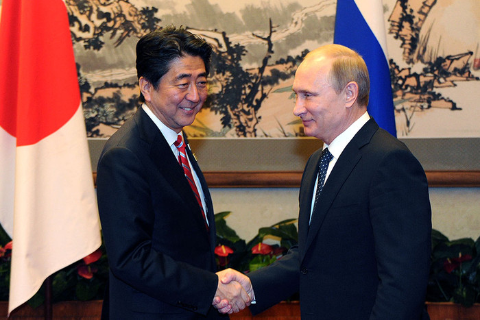 Премьер-министр Японии Синдзо Абэ и президент РФ Владимир Путин