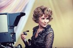 Народная артистка СССР Вера Васильева во время музыкальной телепередачи «Бенефис», 1978 год