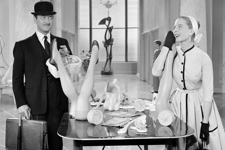 Дэвид Нивен и Женевьев Паж в&nbsp;сцене из&nbsp;фильма &laquo;Шелковистое дело&raquo;, 1956&nbsp;год