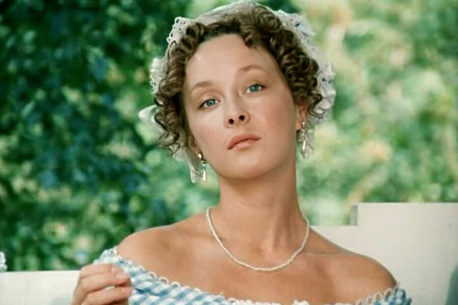 Актриса Лариса Удовиченко в&nbsp;роли Маниловой в&nbsp;фильме &laquo;Мертвые души&raquo;, 1984&nbsp;год
