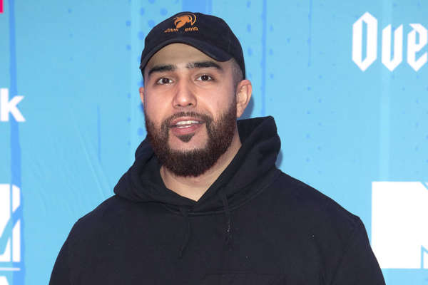 Порно бөлімі үлкен кеуделер