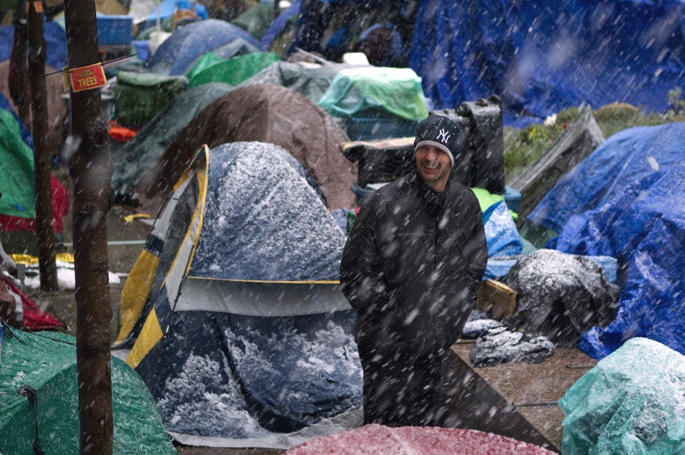Под ударом стихии оказались и участники акции Occupy Wall Street, которая проходит под открытым небом во многих американских городах