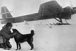 Флагманский самолет советской арктической экспедиции «АНТ-6» совершил посадку на Северном полюсе, 1937 год