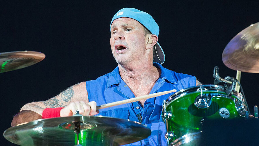Барабанщик Red Hot Chili Peppers сыграл 2 песни AC/DC для 17 гостей австралийского бара