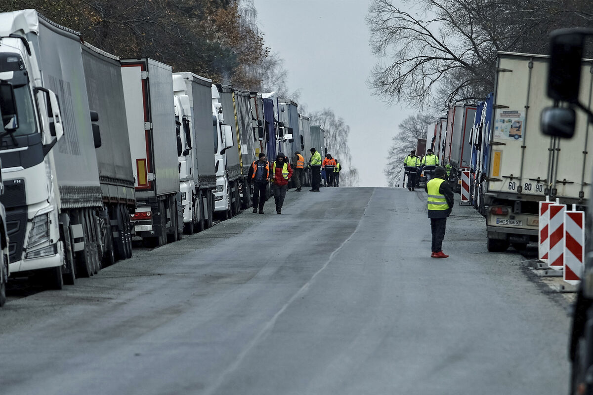 Польские дальнобойщики хотят ужесточить протесты на границе с Украиной -  Газета.Ru | Новости