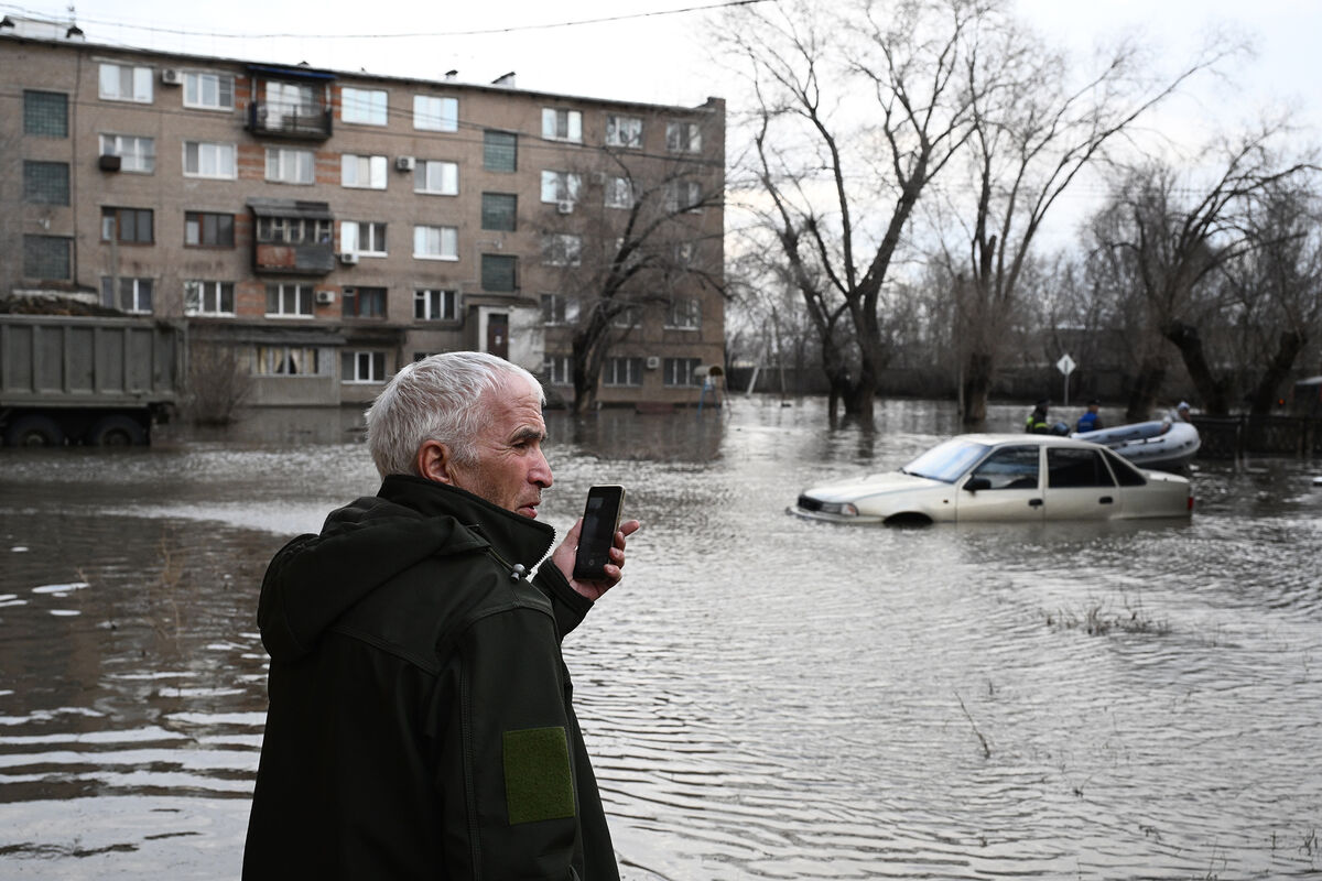 Люди плачут, к ним никто не приехал»: депутат Госдумы — о затопленном Орске  - Газета.Ru | Новости