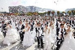 В феврале 2010 года поженились около семи тысяч пар из Южной Кореи и 19 других стран.