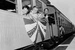 Дети на экскурсии по только что открывшемуся «Диснейленду», 1955 год