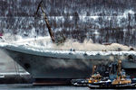 Во время пожара на тяжелом авианесущем крейсере «Адмирал Кузнецов» в Мурманске, 12 декабря 2019 года