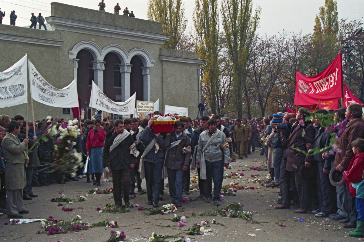 «Здесь людей зверски уничтожают». Как разгорелся самый «замороженный» конфликт в СССР?