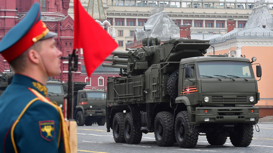 Зенитный ракетно-пушечный комплекс «Панцирь-С» во время военного парада Победы на Красной площади, 9 мая 2019 года