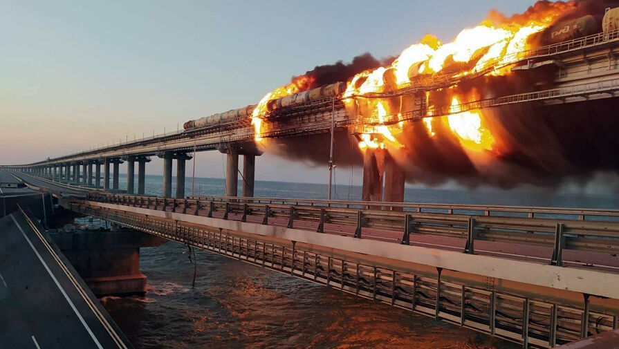 МК: взрыв на Крымском мосту мог быть запланирован на юбилей Путина  