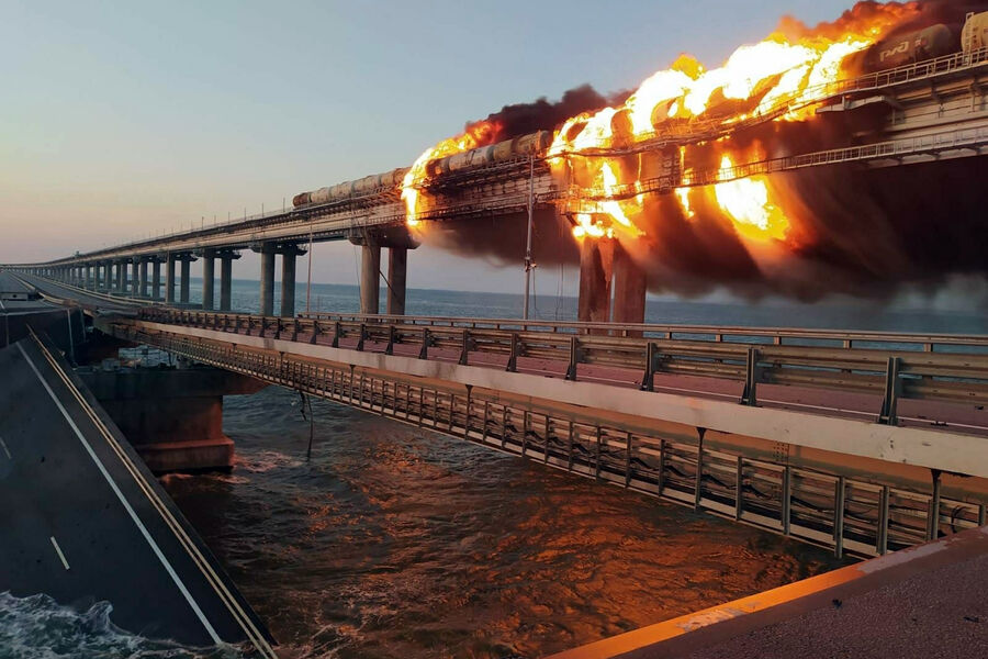 Последствия взрыва на&nbsp;участке Крымского моста, 8&nbsp;октября 2022&nbsp;года
