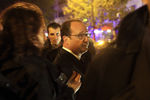Президент Франции Франсуа Олланд на месте штурма концертного зала «Батаклан»