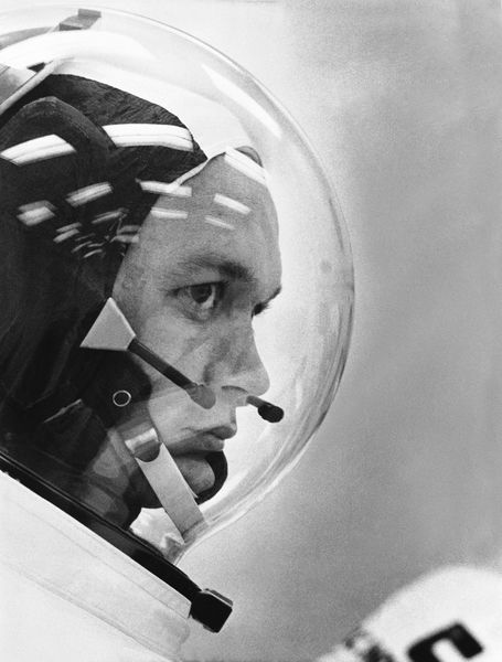 Астронавт Майкл Коллинз в&nbsp;космическом шлеме перед&nbsp;полетом на&nbsp;Луну на&nbsp;корабле &laquo;Аполлон-11&raquo;.