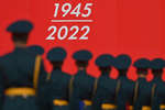 Военнослужащие на Красной площади перед началом военного парада в честь 77-й годовщины Победы в Великой Отечественной войне, 9 мая 2022 года