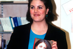 Моника Левински на презентации своей автобиографической книги в 1999 году