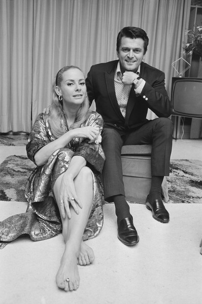 Актеры Женевьев Паж и Питер Эллиот, 1967&nbsp;год