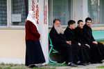 Верующие на территории Рогожского духовного центра Русской православной старообрядческой церкви