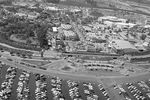 Диснейленд в Анахайме и парковка рядом с ним в день открытия парка развлечений, 17 июля 1955 года
