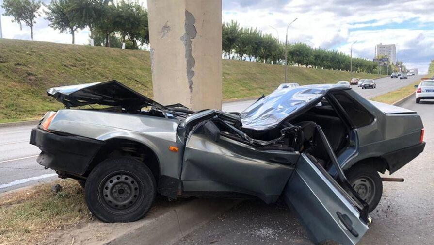 В Татарстане водитель и пассажир выжили в страшном ДТП