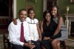 Мишель Обама с мужем и детьми, 2009 год
