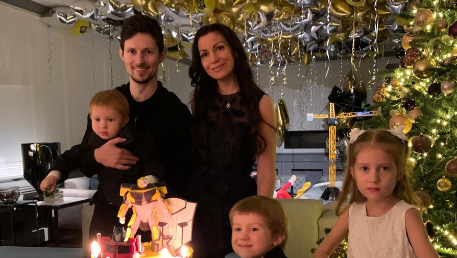 Появилось фото Дурова с тремя младшими детьми