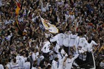 Тысячи болельщиков собрались на улицах Мадрида
