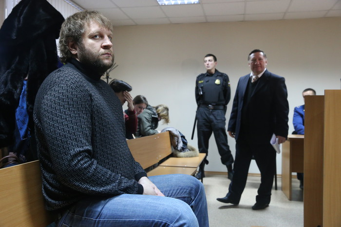 Бойцу ММА Александру Емельяненко теперь остается ждать суда по своему уголовному делу