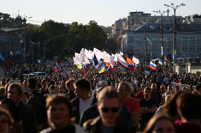 Участники акции оппозиции «Марш мира» в Москве