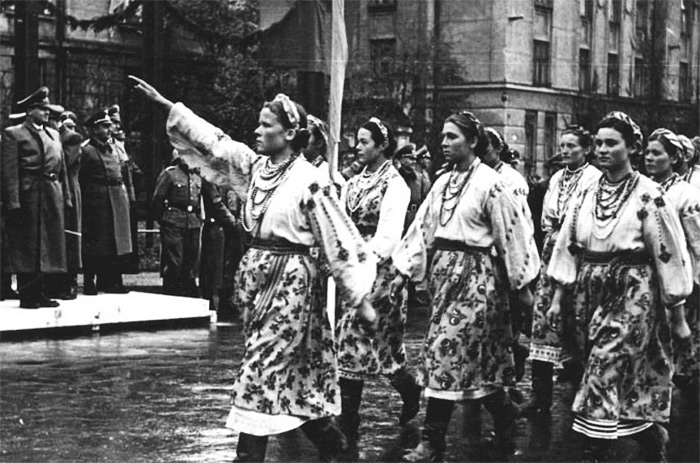 Парад во Львове в 1941 году после взятия города немецкими войсками