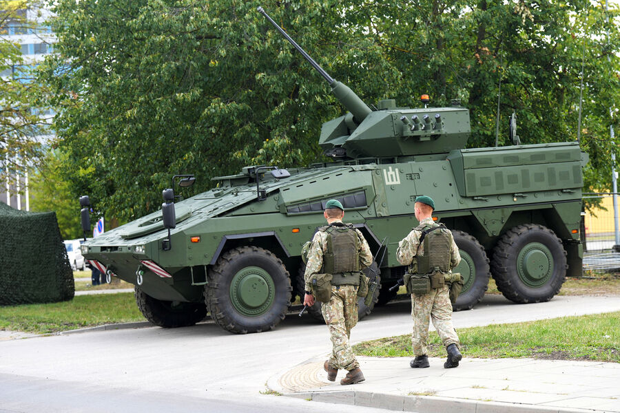Военнослужащие литовской армии патрулируют вблизи места проведения саммита НАТО в&nbsp;Вильнюсе, 10&nbsp;июля 2023&nbsp;года